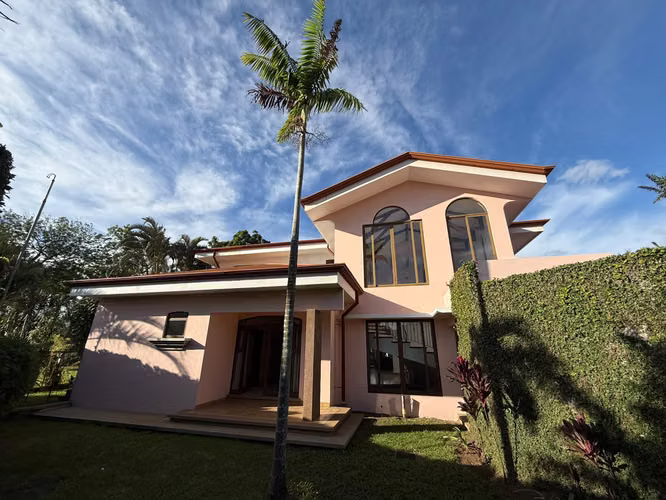 Vendo en Alturas de Cariari casa con vista al golf - Imagen 13