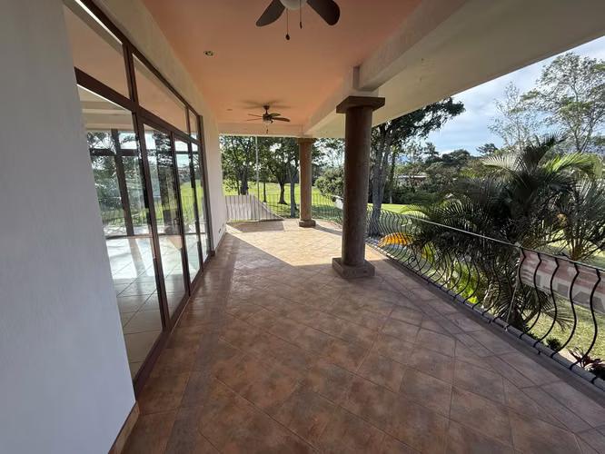 Vendo en Alturas de Cariari casa con vista al golf - Imagen 19