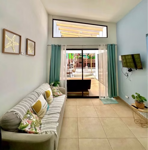 Casa con precio de oportunidad en Condominio, San José de Pinilla, Playa Avellanas, Guanacaste.