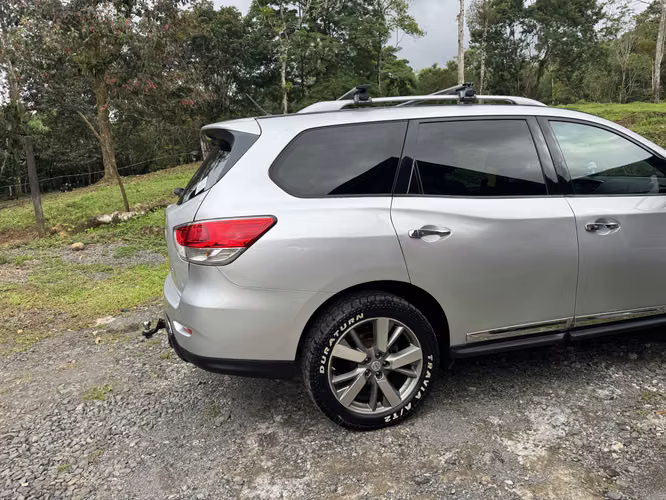 2014 Nissan Pathfinder - Imagen 2