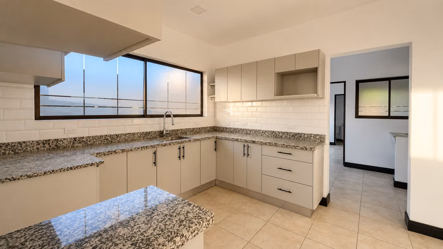 Casa en venta, recién remodelada condominio Remanso de Mallorca KV - Imagen 6