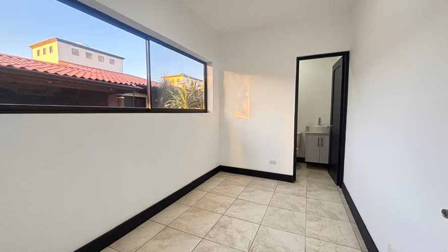 Casa en venta, recién remodelada condominio Remanso de Mallorca KV - Imagen 17