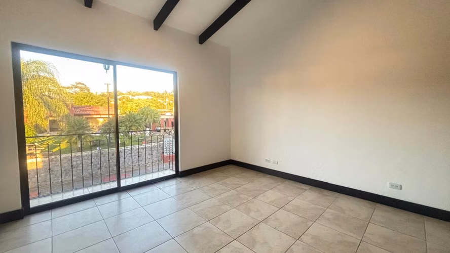 Casa en venta, recién remodelada condominio Remanso de Mallorca KV - Imagen 13