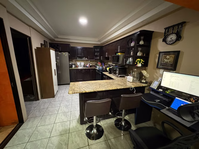 Venta de Bonita Casa Alajuelita - Imagen 2
