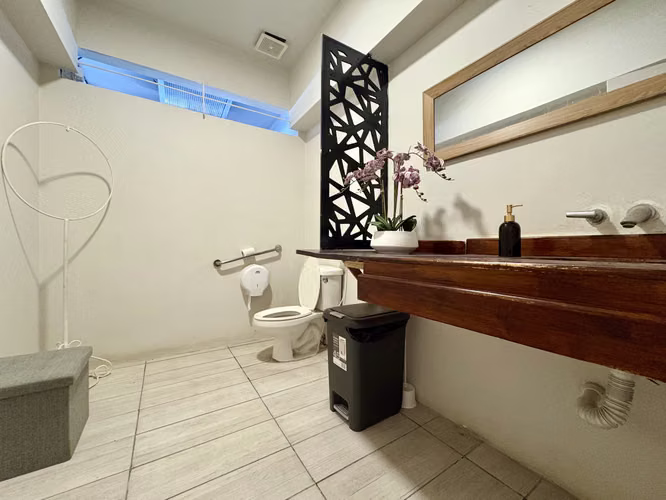 Local Comercial en Alquiler en Barrio Escalante, San José – 40m² – Dos Espacios Unificables