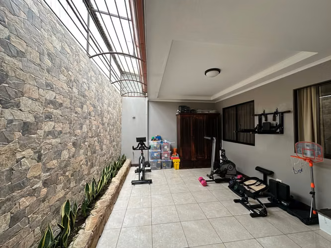 Casa de una planta 3 habitaciones 2 parqueos en Condominio - Imagen 16