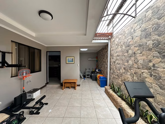 Casa de una planta 3 habitaciones 2 parqueos en Condominio - Imagen 13