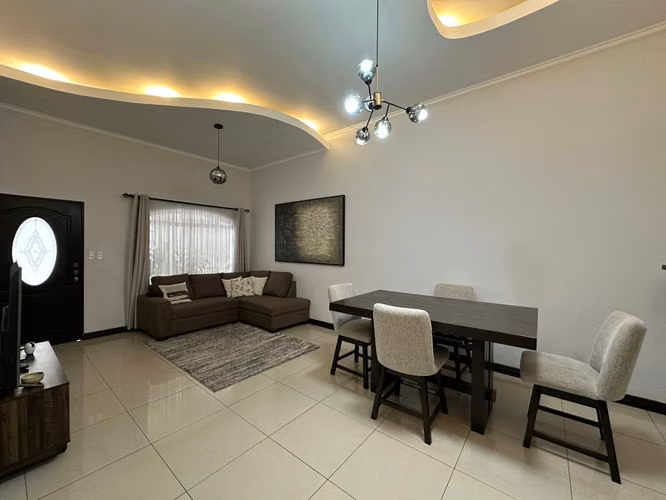 Casa de una planta 3 habitaciones 2 parqueos en Condominio - Imagen 3