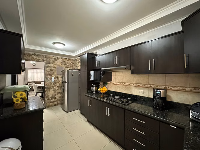 Casa de una planta 3 habitaciones 2 parqueos en Condominio - Imagen 17