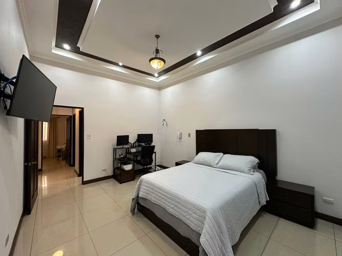 Casa de una planta 3 habitaciones 2 parqueos en Condominio - Imagen 9