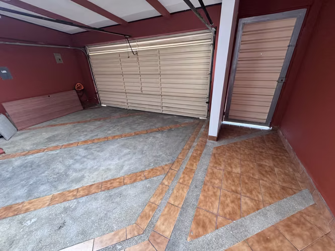 Casa independiente en venta una sola plata en Sabana Sur. Super ubicación. 3 habitaciones + oficina. - Imagen 17