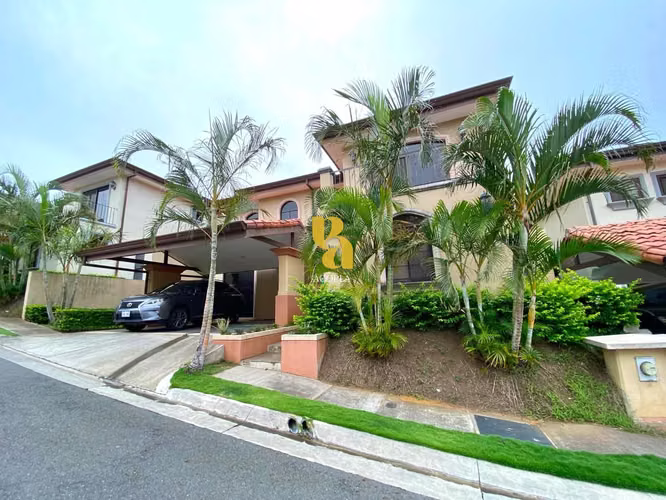Venta de casa en condominio en Guachipelín, Escazú