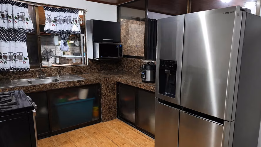 Venta de Oportunidad Casa y apartamento Guápiles - Imagen 3