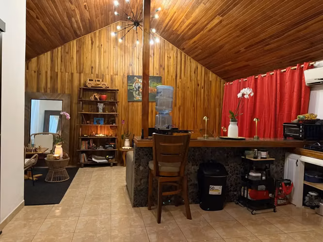 Inversión Excelente en Jacó Beach: Propiedad Versátil de 4 Habitaciones - Imagen 9