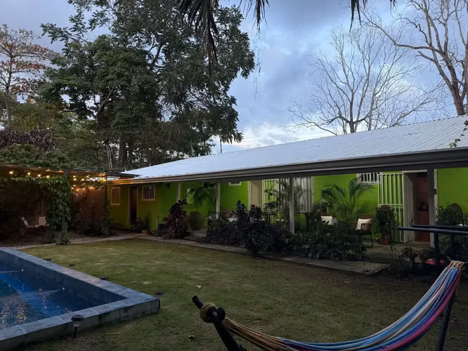 Inversión Excelente en Jacó Beach: Propiedad Versátil de 4 Habitaciones - Imagen 5