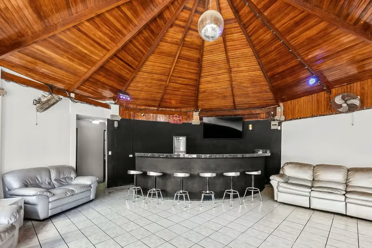 Paraíso Tropical: Alquiler Vacacional Privado de 20 Habitaciones Cerca del Casino Cocal - Imagen 13