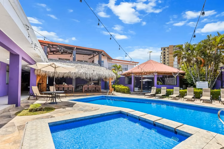 Paraíso Tropical: Alquiler Vacacional Privado de 20 Habitaciones Cerca del Casino Cocal - Imagen 17