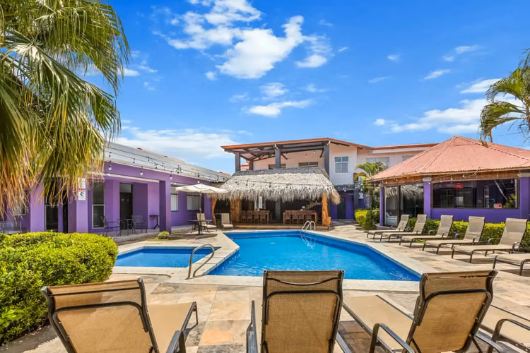 Tropical Paradise: 20-Room Private Vacation Rental Near Cocal Casino