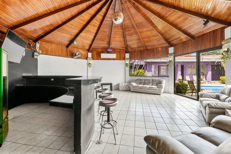 Paraíso Tropical: Alquiler Vacacional Privado de 20 Habitaciones Cerca del Casino Cocal - Imagen 20