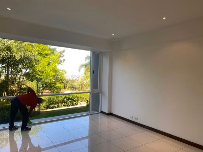 Moderno Apartamento de 1 Hab en 1er Piso | Equipado | Exclusivo Condominio en Escazú - Imagen 4