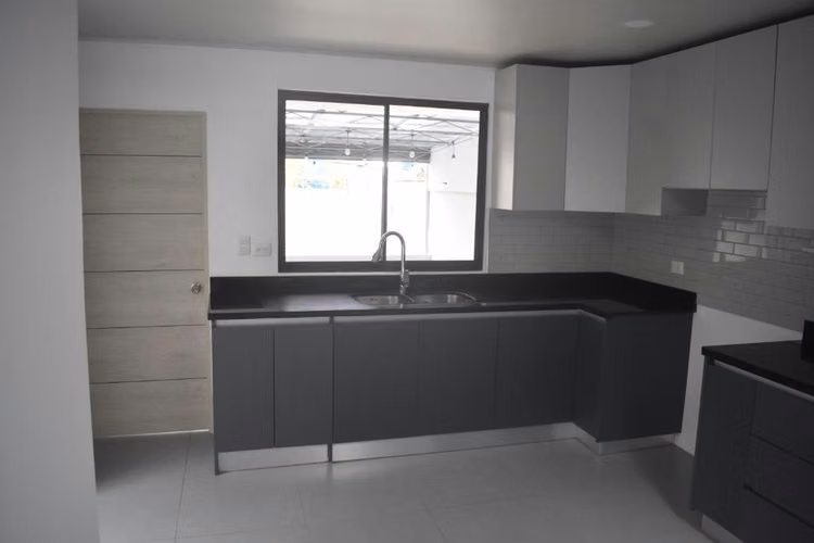 CASA EN SABANA SUR NUEVA - Imagen 2