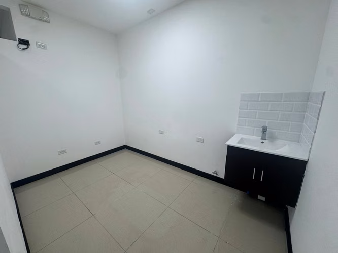 VENTA Y ALQUILER DE LOCAL EN DOU MEDICAL - Imagen 4