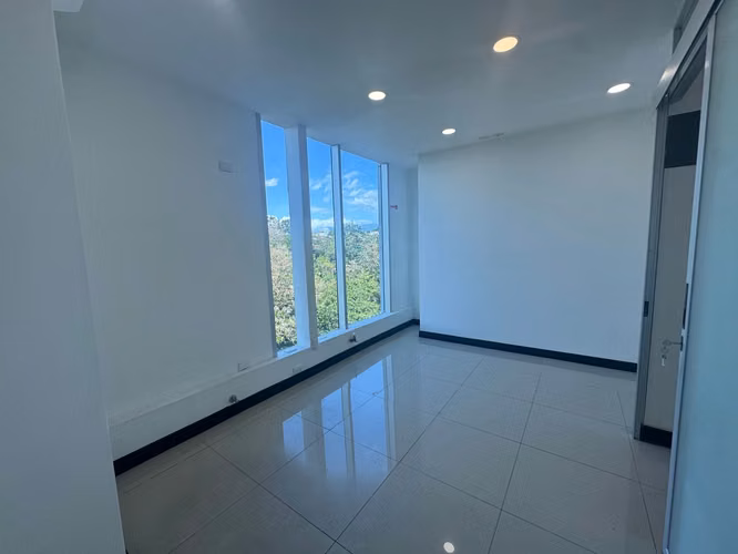 VENTA Y ALQUILER DE LOCAL EN DOU MEDICAL - Imagen 6