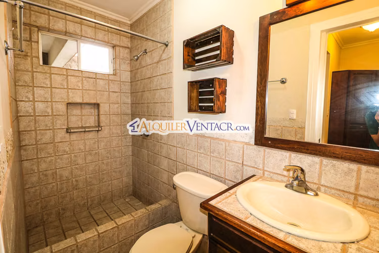 Apartamento estilo inglés de 2 habit. x World Gym Guachipelín Escazú - Imagen 19