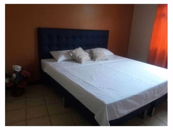 Hermosa casa en condominio de solo 4 apartamentos. - Imagen 10