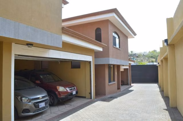 Hermosa casa en condominio de solo 4 apartamentos. - Imagen 17