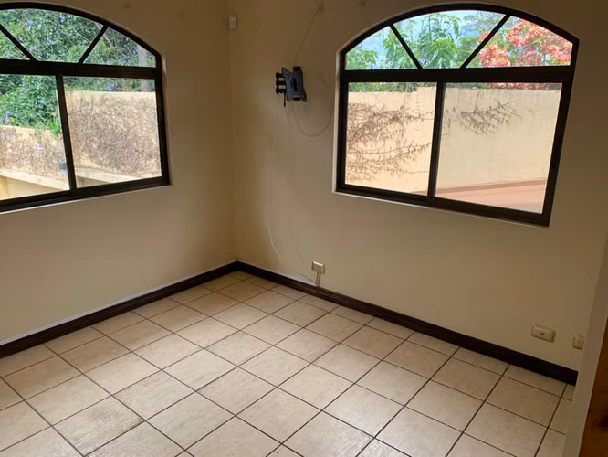 Hermosa casa en condominio de solo 4 apartamentos. - Imagen 4