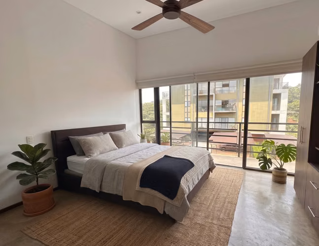 ¡Se vende moderno apartamento en Azura Flats, Santa Ana! - Imagen 9