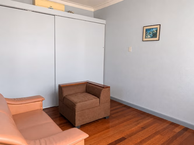 Venta Propiedad de uso mixto con 8 consultorios y amplio parqueo en Barrio Luján 43315 - Imagen 13