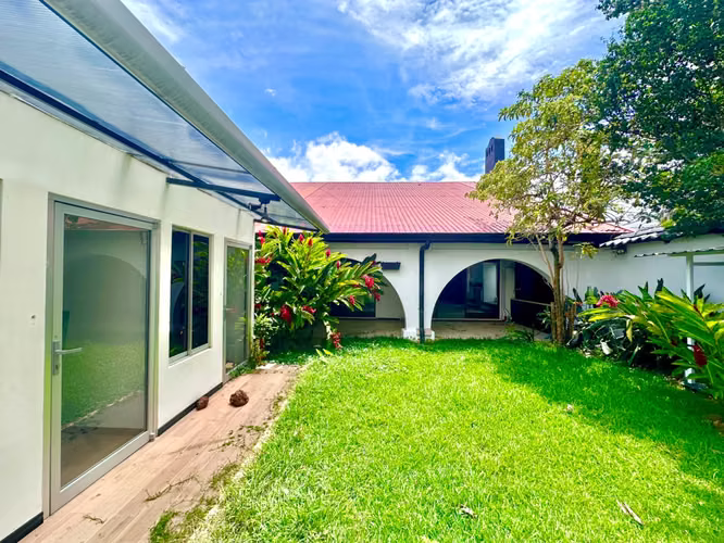 SE VENDE CASA EN LA NUNCIATURA IDEAL PARA DESARROLLOS / ALQUILER