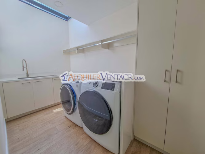 LUJOSA CASA AMUEBLADA DE 406 M2 CON PISCINA PROPIA EN JABONCILLOS - Imagen 15