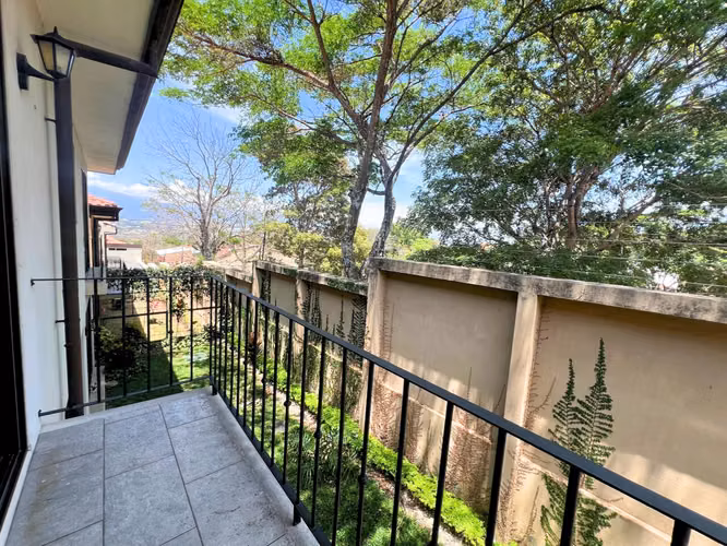 Casa en Guachipelín Norte | 3 Habitaciones, Oficina y Terraza Nueva - Imagen 8