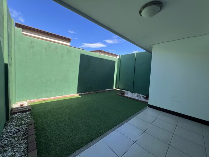 Alquiler de casa en Santa Ana. 3 Habitaciones + TV. Línea blanca. ¡Amenidades! - Imagen 7