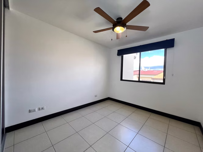 Alquiler de casa en Santa Ana. 3 Habitaciones + TV. Línea blanca. ¡Amenidades! - Imagen 12