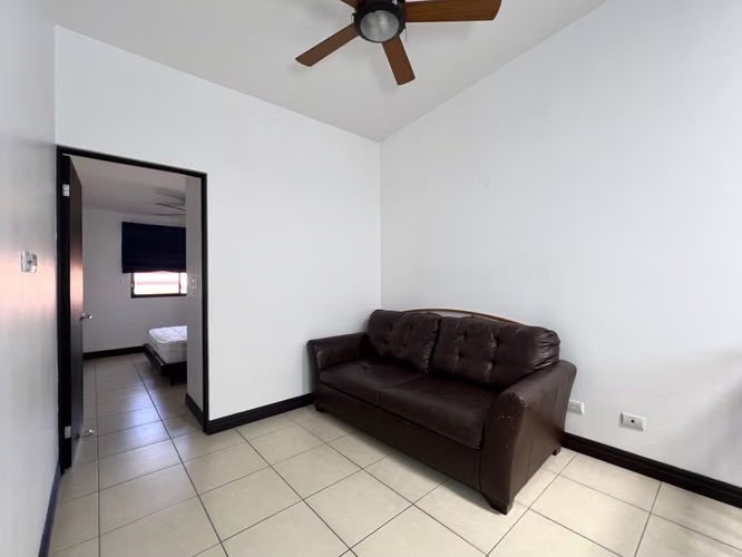 Alquiler de casa en Santa Ana. 3 Habitaciones + TV. Línea blanca. ¡Amenidades! - Imagen 10