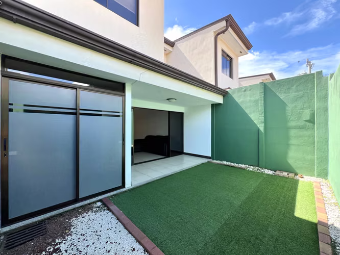 Alquiler de casa en Santa Ana. 3 Habitaciones + TV. Línea blanca. ¡Amenidades! - Imagen 8