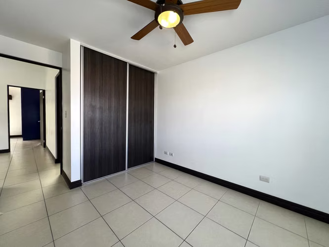Alquiler de casa en Santa Ana. 3 Habitaciones + TV. Línea blanca. ¡Amenidades! - Imagen 13