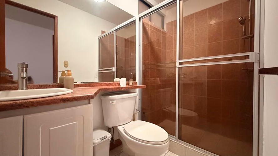 Se vende apartamento de 3 habitaciones en Condominio en la Uruca!