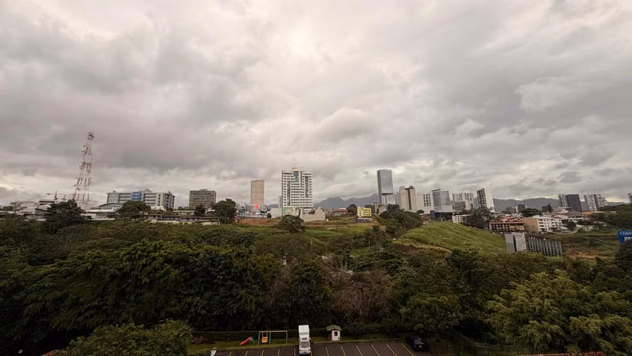Se vende apartamento de 3 habitaciones en Condominio en la Uruca!