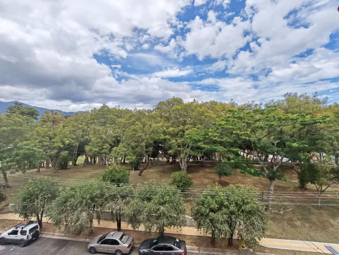 Se alquila apartamento amoblado en Rohrmoser. Con vista al parque. - Imagen 3