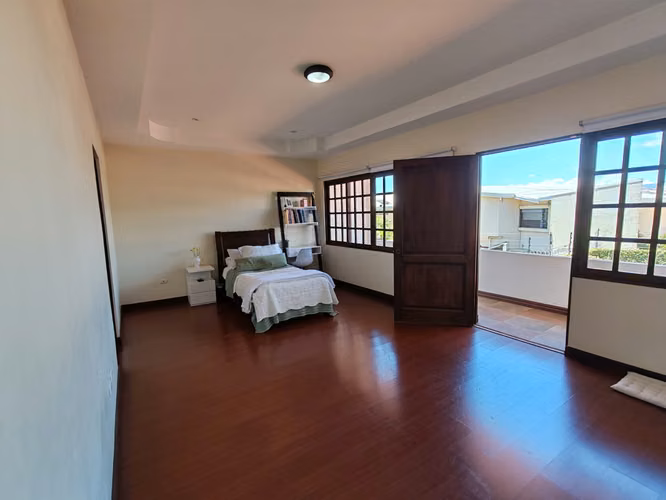 Alquiler de Elegante casa Familiar en Santo Domingo de Heredia - Imagen 13