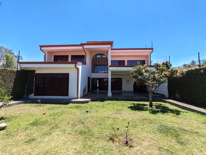 Alquiler de Elegante casa Familiar en Santo Domingo de Heredia - Imagen 17