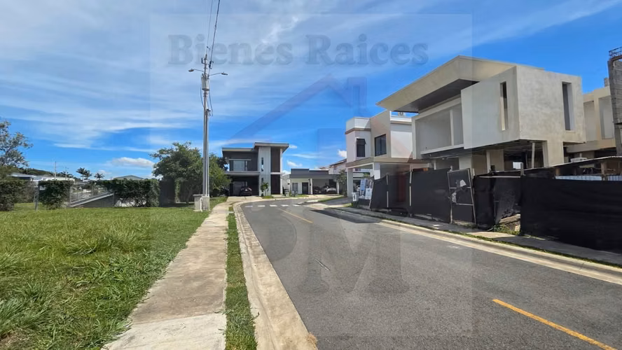 Se Vende Lote en Condominio Villa del Sol (299 Metros) - Imagen 6