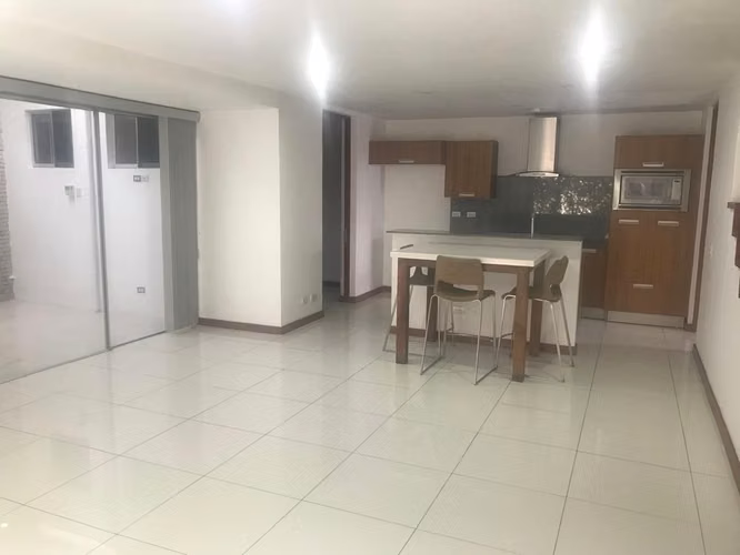 Venta Lujoso Condominio en Santa Ana para inversión. - Imagen 8