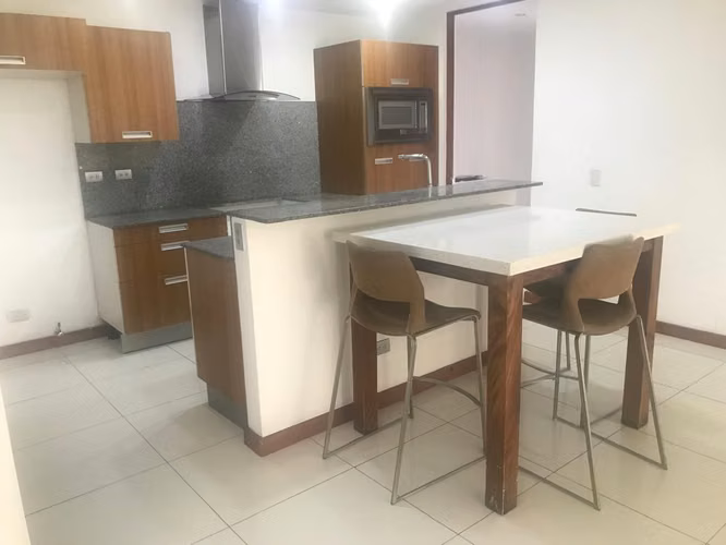 Venta Lujoso Condominio en Santa Ana para inversión. - Imagen 11