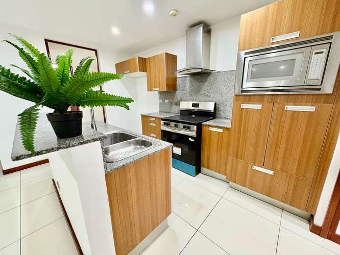 SANTA ANA! CASA CONTEMPORANEA de 3NIVELES/ 4HAB/4.5 BAÑOS Y 2 TERRAZAS - Imagen 7